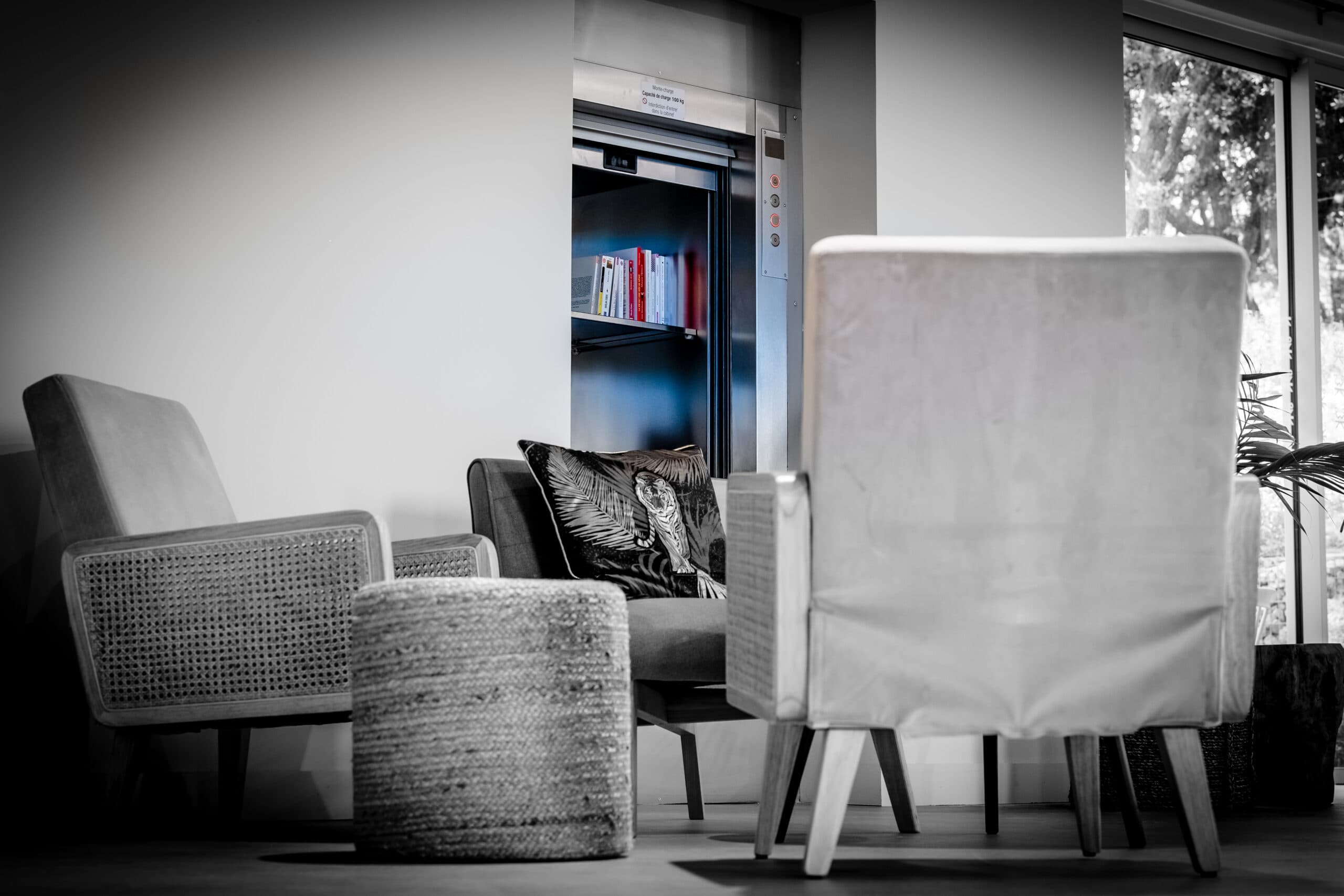 Monte-plats et monte-dossiers