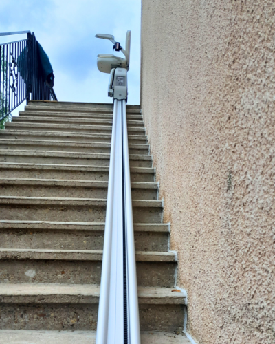 Siège monte-escalier extérieur à Cluny en Saône et Loire (71)