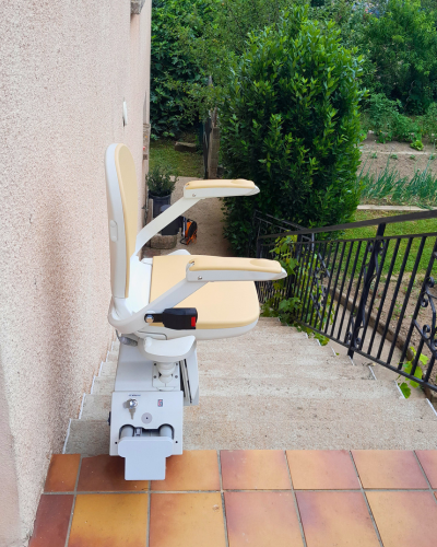 Siège monte-escalier extérieur à Cluny en Saône et Loire (71)